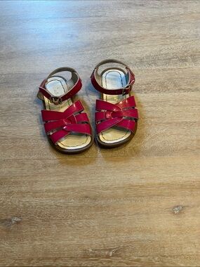 Saltwater size 9 pink patent sandals VGUC